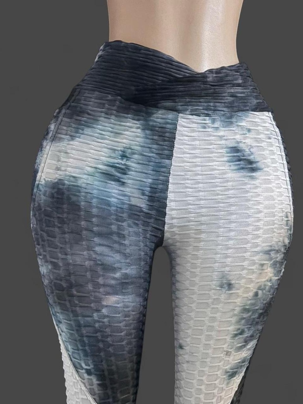 Premium Pets Fish Leggings in Black & White - Picture 2 of 8